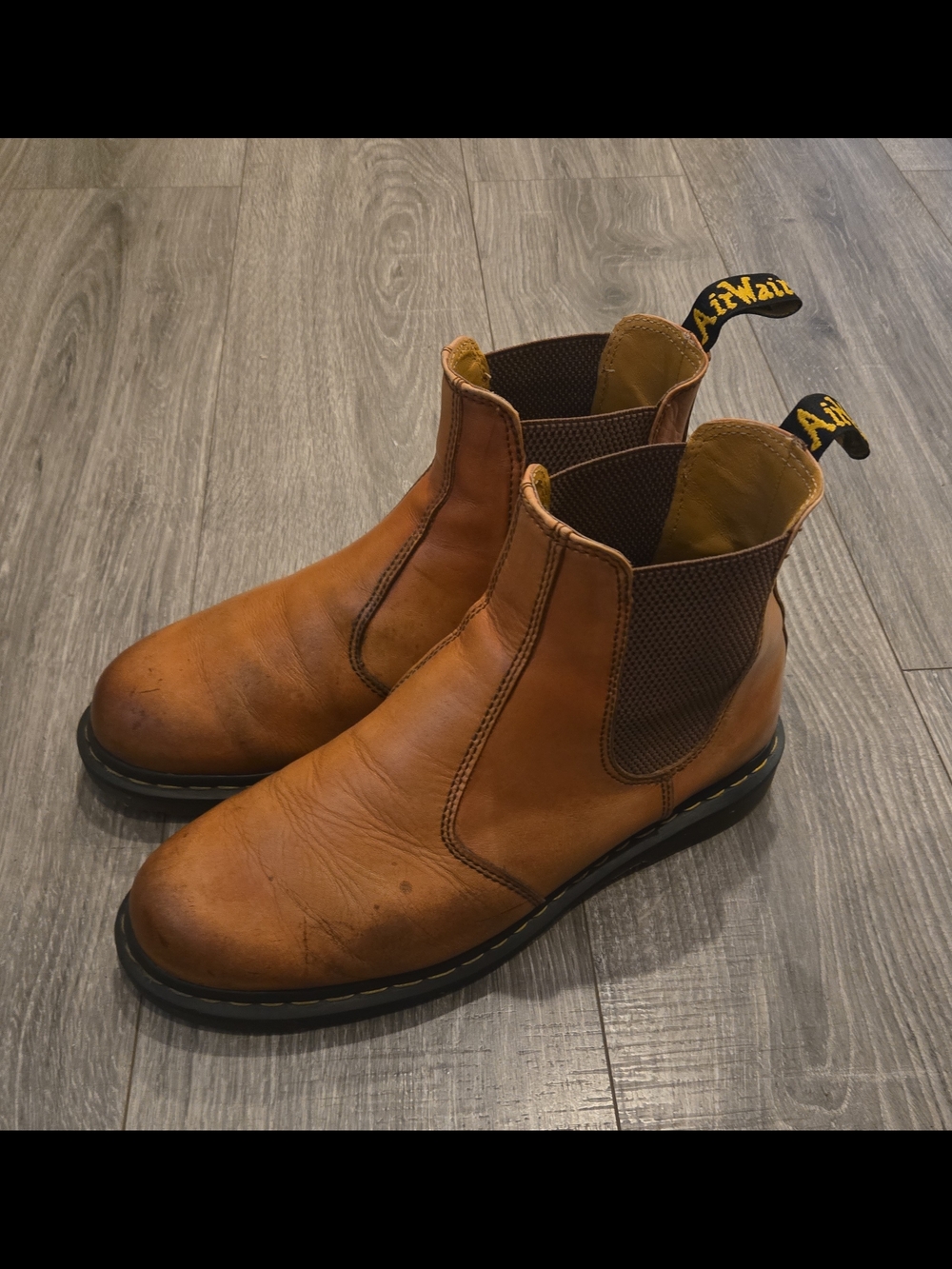 Dr Martens 2976 Chelsea Boots Mens 11 Brown Leather AirWair Slip On Classic. - Picture 3 of 7